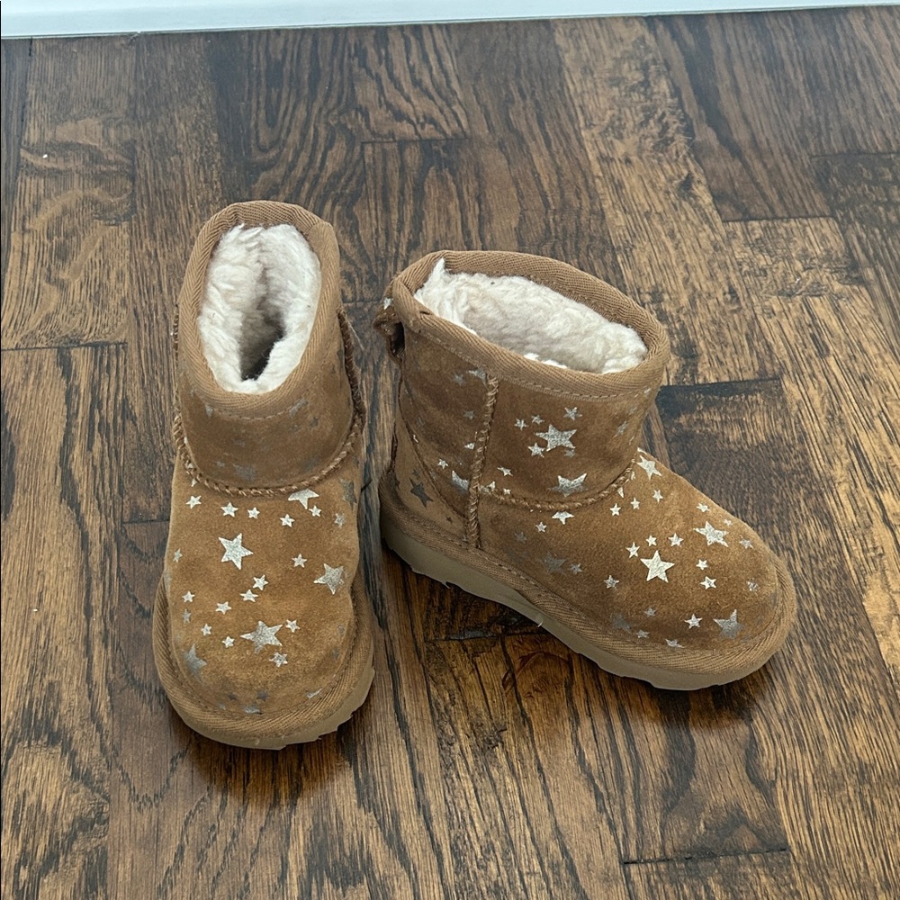 UGG star boots, size 6 infants